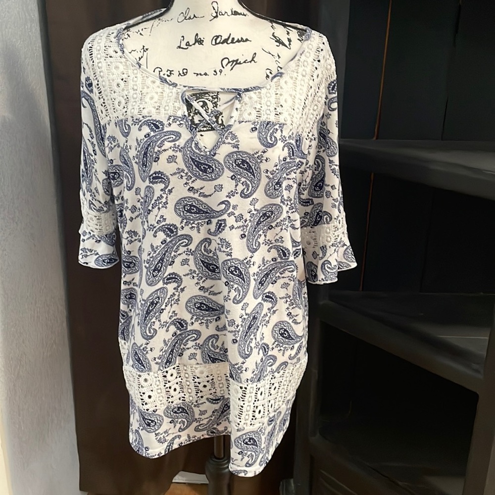 Crochet design blue and white blouse.